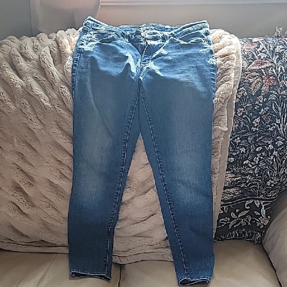 Universal Thread Denim Blue Jeans - Picture 3 of 5